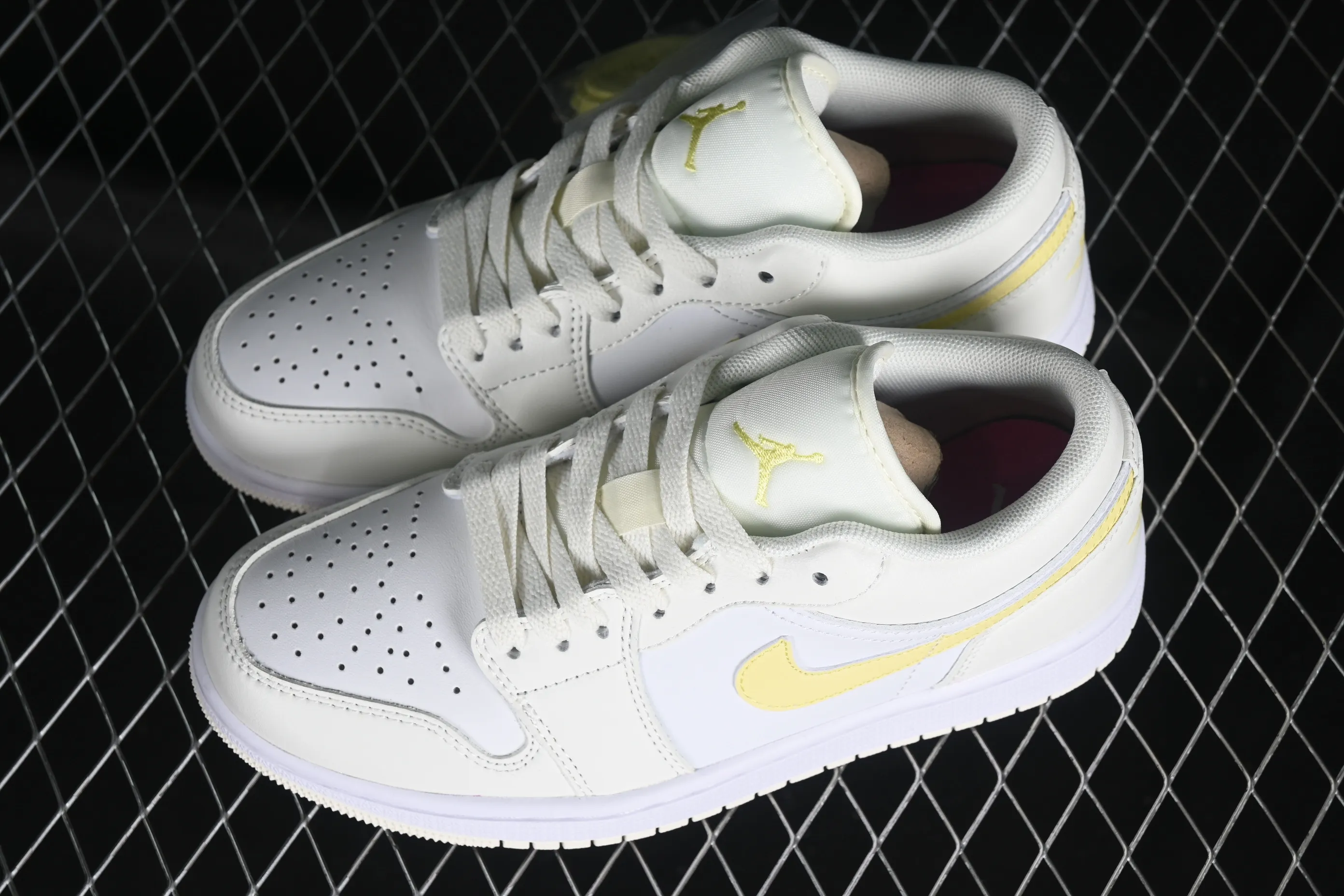 All categories Air Jordan Jordan series basketball shoes Air Jordan 1 Low Z version Air Jordan 1 Low AJ1 Joe 1 lemon yellow low-top cultural and leisure sports sneakers FV8486-181